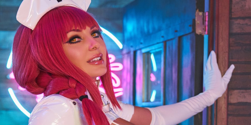 Image de Jessica Nigri dans un cosplay d'infirmière